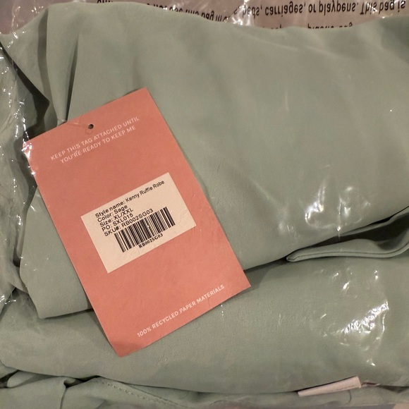 XL/XXL Sage Kenny Ruffle Robe - Picture 3 of 3